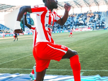 Poulolo a semnat cu U Cluj. Fostul fundaș al UTA-ei va juca în Europa League