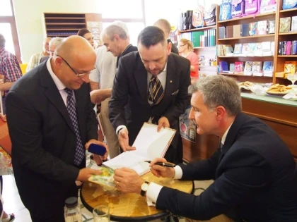 "Povestea Castelului Peleș", lansată la Arad în prezența Principelui Radu