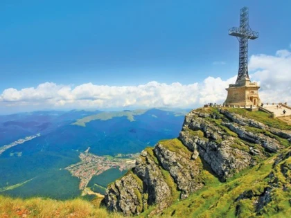 Povestea celei mai înalte cruci din lume amplasate pe un vârf montan