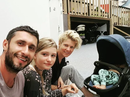 Povestea din spatele fetiței adoptate de Dana Nălbaru și Dragoș Bucur