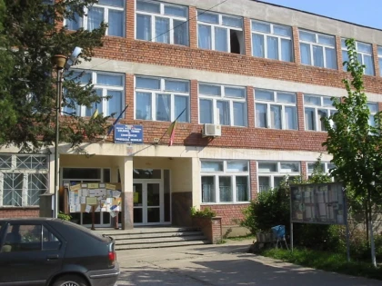 POVESTEA UNEI SCOLI DISTRUSE DE INCOMPETENTA, INTERESE SI PROSTIE