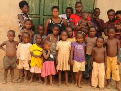 Poză de familie: 38 de copii, la doar 37de ani