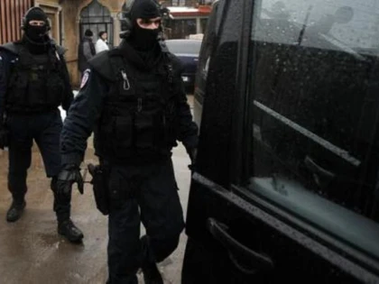PRAHOVA: PERCHEZITII IN SASE JUDETE SI IN BUCURESTI PENTRU DESTRUCTURAREA UNEI GRUPARI SPECIALIZATA IN INFRACTIUNI INFORMATICE