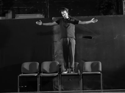 Premieră absolută pe scena Teatrului Clasic „Ioan Slavici”: „Our Last Terminal. Platonovka”, un spectacol de Botond Nagy