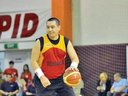 PREMIERUL VICTOR PONTA SI-A LUXAT PICIORUL LA UN MECI DE BASCHET