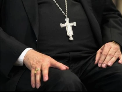 PREOT RĂSPOPIT, PENTRU CĂ LE SPUNEA MAMELOR SĂ NU VACCINEZE COPIII