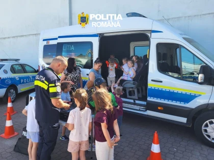 Preșcolarii au învățat regulile de circulație la sediul Serviciului Rutier Arad