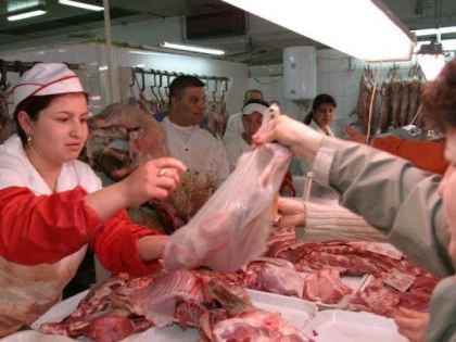 Preşedintele Asociaţiei Crescătorilor de Ovine Arad: Preţul corect la carnea de miel de Paşte este undeva la 45-50 de lei