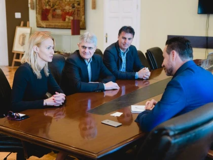 Preşedintele Federaţiei Române de Înot,  Camelia Potec, în vizită la Arad