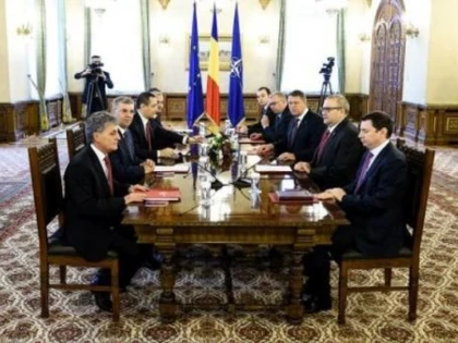 PRESEDINTELE SI PARTIDELE AU SEMNAT ACORDUL PRIVIND PRAGUL MINIMAL DE 2% PENTRU APARARE