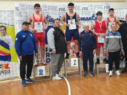 Prestaţii bune pentru luptătorii de la CSŞ Gloria, la Cupa României. Vlad Petrean a urcat pe podium