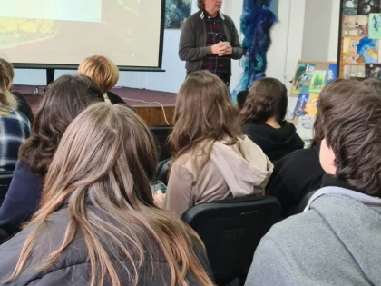 Prima consultare publică a Hub-ului cultural mARTA din 2025, organizată la Colegiul de Arte „Sabin Drăgoi”
