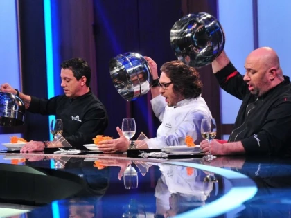 PRIMA EDIŢIE ,,CHEFI LA CUŢITE" ,CÂŞTIGATĂ DE CRISTIAN ŞERB