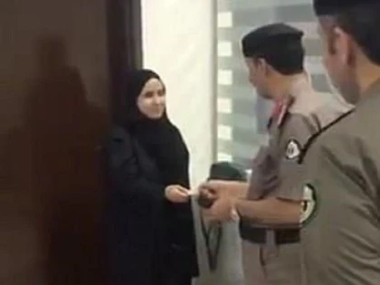 Prima femeie din Arabia Saudită care a primit permis de conducere, după 50 de ani de interdicție