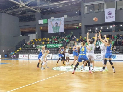 Prima înfrângere a venit în derby! Campioana Sepsi a surclasat Aradul la 32 de puncte
