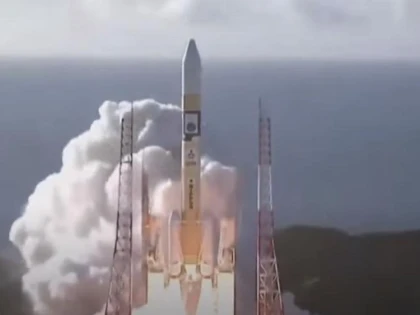 Prima misiune spaţială arabă spre Marte a decolat din Japonia