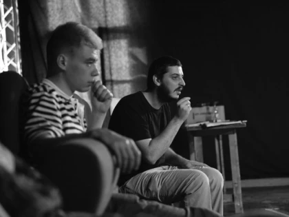 PRIMA PREMIERĂ A STAGIUNII TEATRALE POARTĂ SEMNĂTURA LUI TUDOR LUCANU