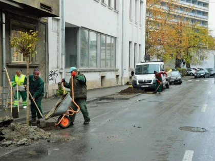 Primăria anunță lucrări de amenajare a spațiului verde pe bulevardul Decebal