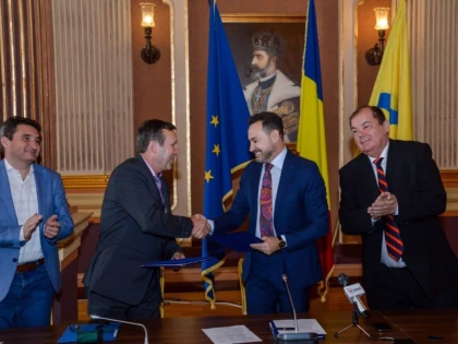 Primăria Arad a semnat contractul pentru achiziția a 28 de tramvaie noi