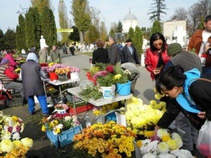 Primăria Arad a stabilit amplasamente pentru comerţul ambulant cu flori în Duminica Tomii