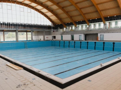 Primăria Arad blochează finalizarea noului bazin de polo      