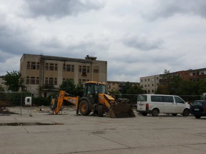 Primăria Arad ridică o parcare în Piața Soarelui, deși aceasta e concesionată de SC TOP