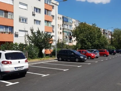 Primăria Arad va scoate la licitație aproape 2500 de locuri de parcare în Micălaca