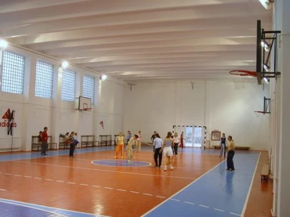 PRIMARIA ARAD VREA JUMATATE DIN VENITURILE SCOLILOR OBTINUTE DIN INCHIRIEREA UNOR SPATII