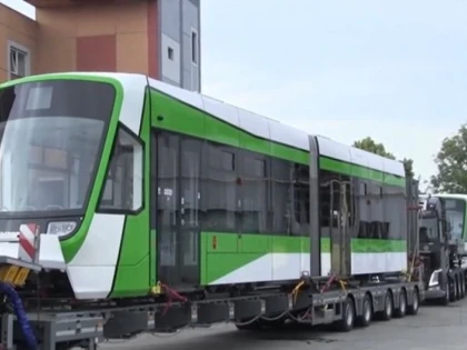 Primăria Capitalei trebuie să modifice linii și stații, ca să poată circula tramvaiele produse la Arad