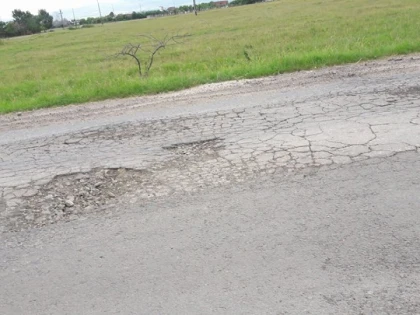 Primăria Tîrnova nu este capabilă să-şi asfalteze străzile, dar vrea să preia un drum judeţean