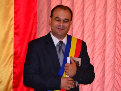 Primarul bătăuș de la Secusigiu a făcut-o lată din nou