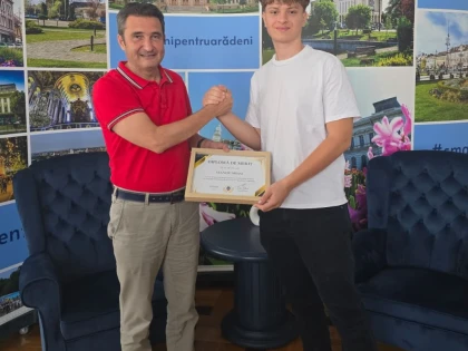 Primarul Călin Bibarț l-a felicitat pe Mihai Stanciu, medaliat cu argint la Olimpiada Internațională de Chimie