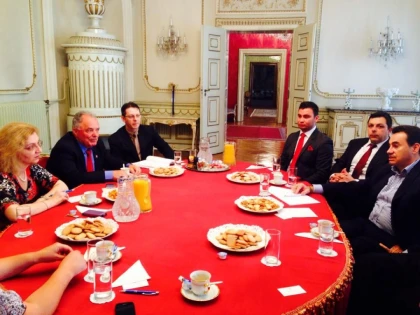 PRIMARUL FALCA S-A INTALNIT CU AMBASADORUL ROMANIEI LA PRAGA