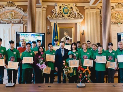 Primarul Falcă s-a întâlnit cu Muşchetarii roboticii