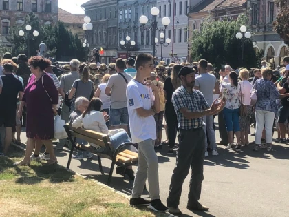 Primarul Falcă și-a „tras“ o trupă de aplaudaci