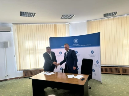Primarul Hălmagiului a semnat contractul de finanțare privind modernizarea drumului comunal 50B și a străzilor din Leasa