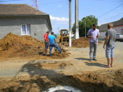 PRIMARUL MARIAN TOADER ANUNTA RELUAREA LUCRARILOR LA CANALIZAREA DIN ZABRANI (FOTO)