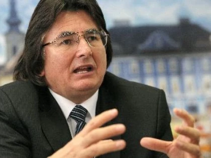 Primarul Timişoarei, Nicolae Robu, suspect într-un dosar de corupţie
