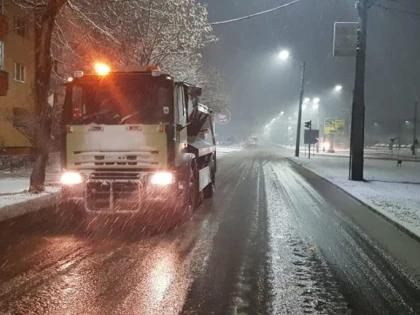 Primele intervenții de deszăpezire din această iarnă în municipiul Arad