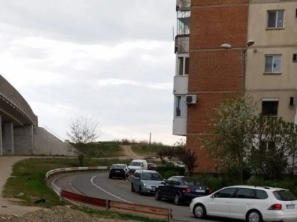 PRIMIM DE LA CITITORI: PISTA LUI FALCA A LASAT BLOCURILE DIN ALFA FARA PARCARI