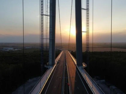 Primul accident pe podul peste Dunăre de la Brăila, chiar în ziua inaugurării