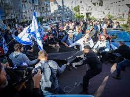 Primul lot de șapte ostatici eliberați de Hamas a fost predat armatei israeliene