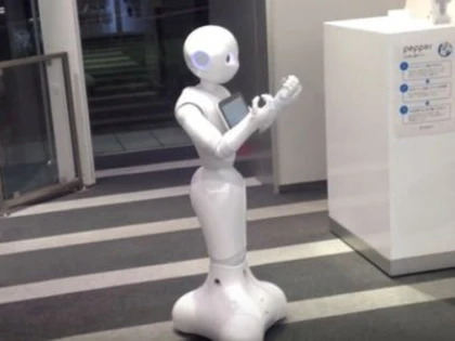 PRIMUL ROBOT CARE INLOCUIESTE OMUL A FOST PREZENTAT PUBLICULUI, INTR-UN SUPERMARKET