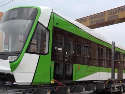 Primul tramvai produs de Astra Arad a plecat spre București. Compania va livra 100 de bucăți Primăriei Capitalei