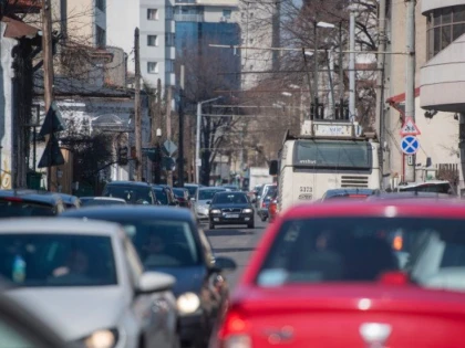 Problemele care pot duce la adevărate catastrofe în trafic, pe caniculă. Recomandările specialiștilor