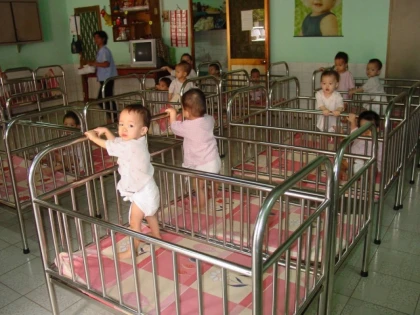 Procedurile de adopţie a unui copil ar putea fi simplificate