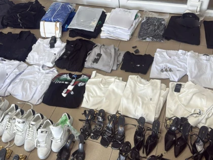 Produse contrafăcute, în valoare de aproape 20.000 de lei, descoperite de jandarmii arădeni la Sântana