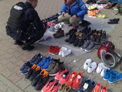 Produse contrafăcute, retrase de pe piață de jandarmii arădeni