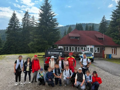 Profesoară lovită de trăsnet în Bucegi, în timp ce cobora de pe munte cu 14 copii