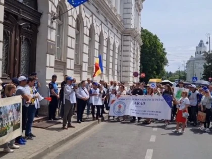 Profesorii nu au voie să organizeze sau să ia parte la o grevă generală în următorii doi ani